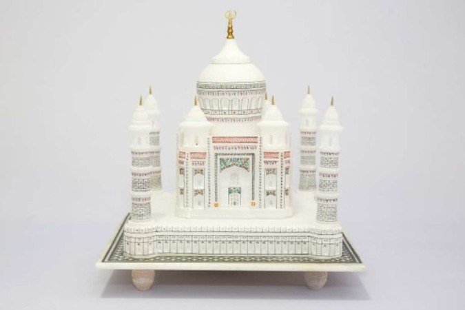 Maquete do templo do Taj Mahal em mármore branco, que Bolsonaro recebeu na mesma viagem à Índia, em janeiro de 2020. Presidente do presidente Ram Nath Kovind - (crédito: Reprodução) Maquete do templo do Taj Mahal em mármore branco, que Bolsonaro recebeu na mesma viagem à Índia, em janeiro de 2020. Presidente do presidente Ram Nath Kovind - (crédito: Reprodução)