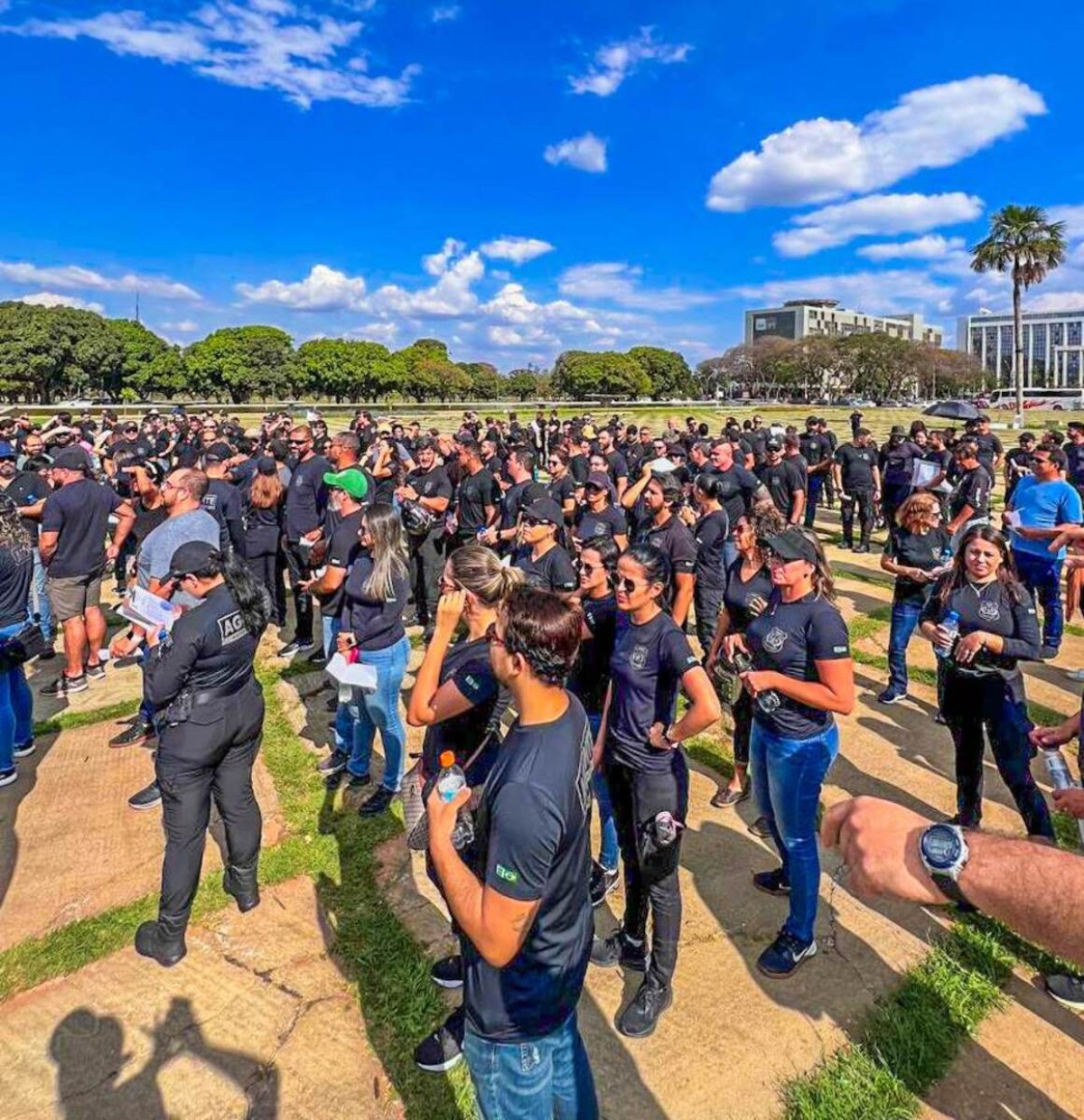 Em assembleia, agentes socioeducativos do DF ameaçam paralisação geral