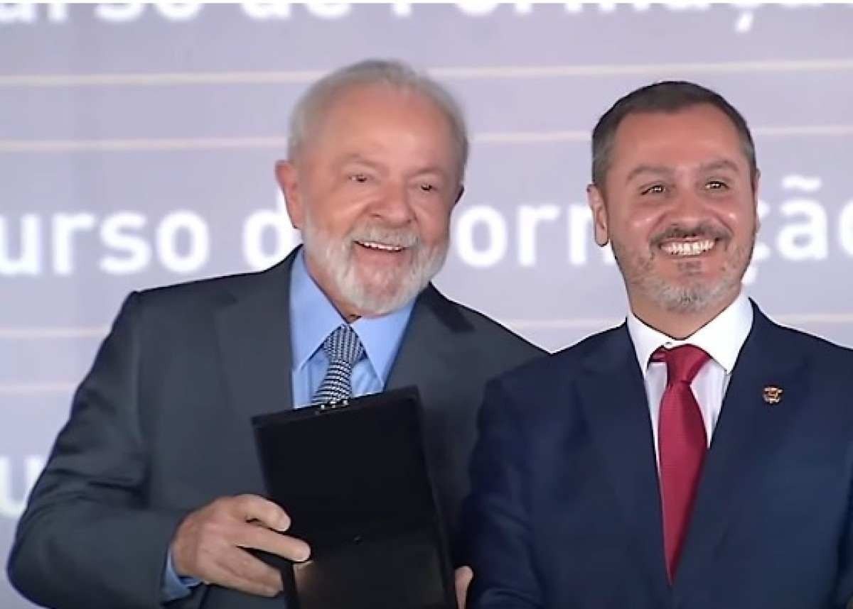 Lula participa, com Dino e Andrei, de formatura de agentes da PF