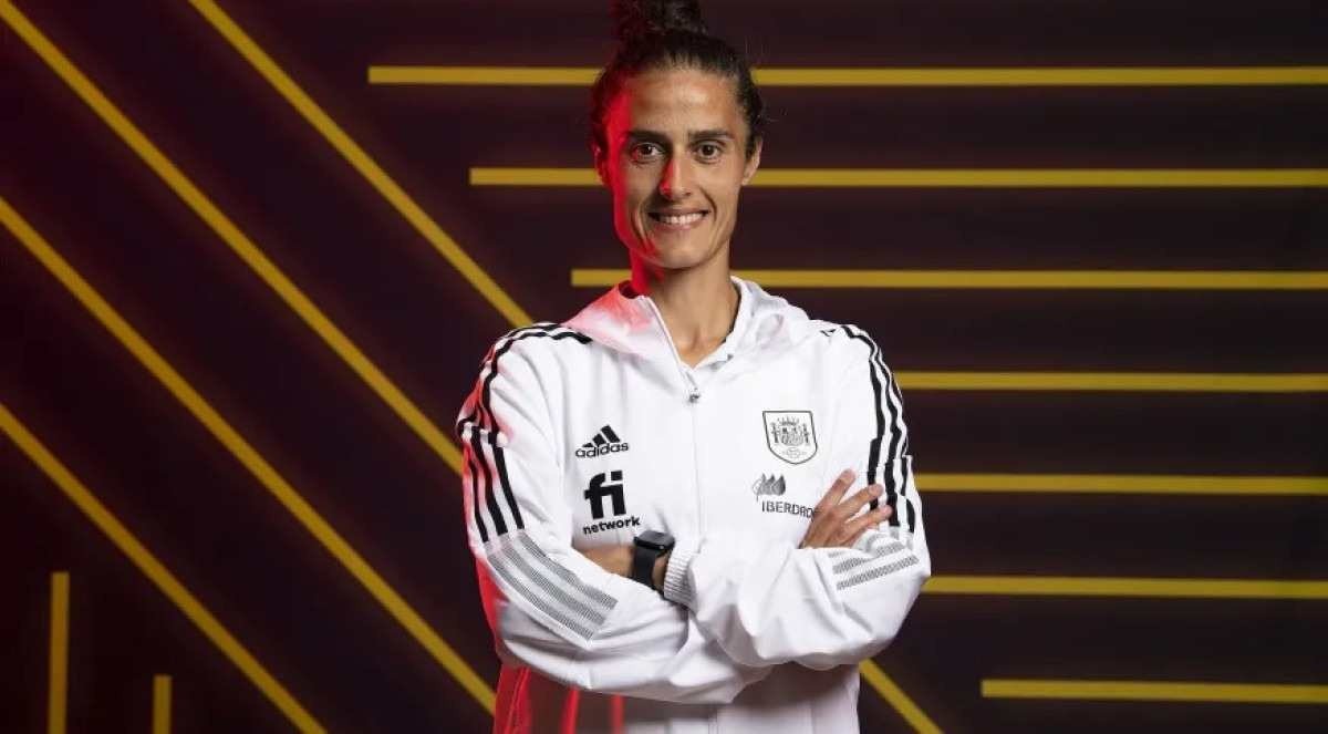 Nova treinadora da seleção feminina da Espanha, Montse Tomé posa para foto de divulgação 