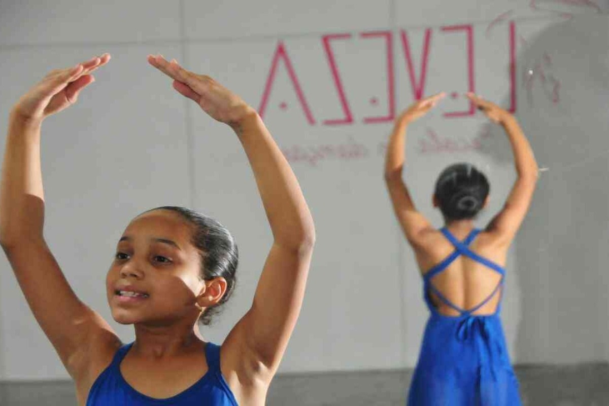 Bailarina de 9 anos, moradora de BH, concorre a vaga no Bolshoi   