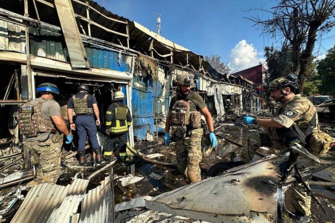 Militares ucranianos disseram que atingiram a área militar de Saki, no oeste da Crimeia, ocupada pela Rússia -  (crédito: Ministério dos Assuntos Internacionais da Ucrânia/AFP)