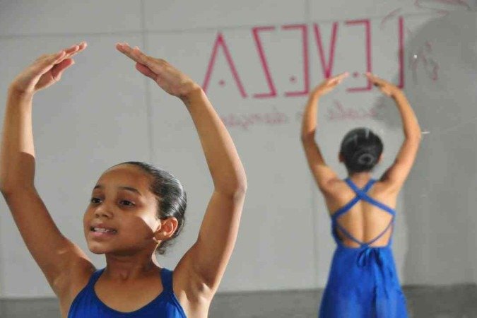 Nicolly Ramos Figueiredo, uma das seis selecionadas em Minas Gerais para concorrer a uma bolsa na Escola Bolshoi
- (crédito: Marcos Vieira /EM/DA. Press) Nicolly Ramos Figueiredo, uma das seis selecionadas em Minas Gerais para concorrer a uma bolsa na Escola Bolshoi
- (crédito: Marcos Vieira /EM/DA. Press)