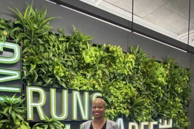  Crystal Jones, diretora de aquisição de talentos nos Estados Unidos, Canadá e Austrália