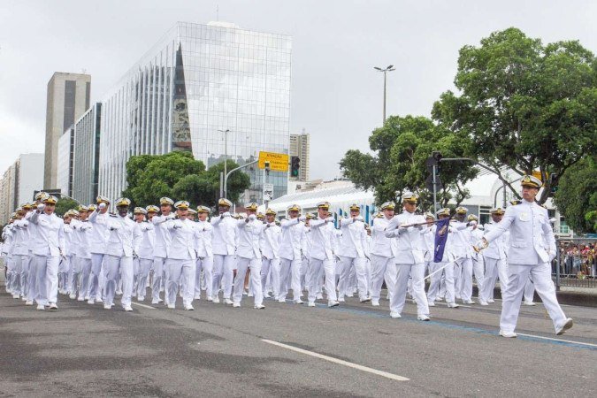 Militares voltaram ao centro do Rio de Janeiro, depois de dois anos de desfile em Copacabana - (crédito: Mauricio Pingo/Estadão Conteúdo) Militares voltaram ao centro do Rio de Janeiro, depois de dois anos de desfile em Copacabana - (crédito: Mauricio Pingo/Estadão Conteúdo)