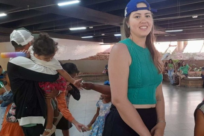 Karen encarou a longa fila do metrô para voltar para Águas Claras