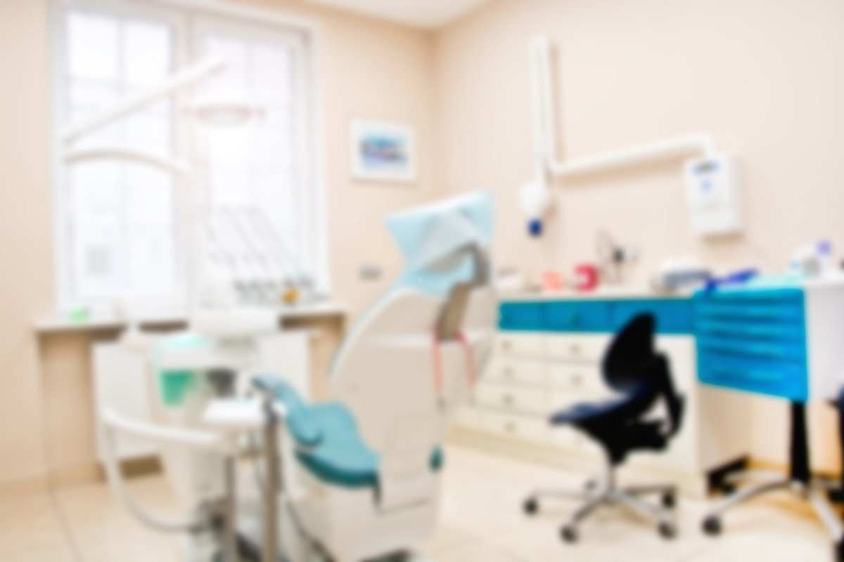Dentista terá que indenizar estudante em R$ 33 mil por falha na cirurgia 