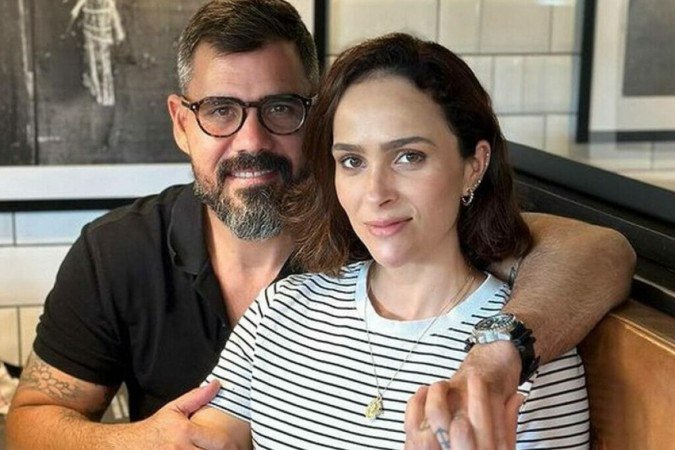 Juliano Cazarré rebate críticas por nova gestação da esposa - (crédito: Reprodução/Instagram @cazarre) Juliano Cazarré rebate críticas por nova gestação da esposa - (crédito: Reprodução/Instagram @cazarre)