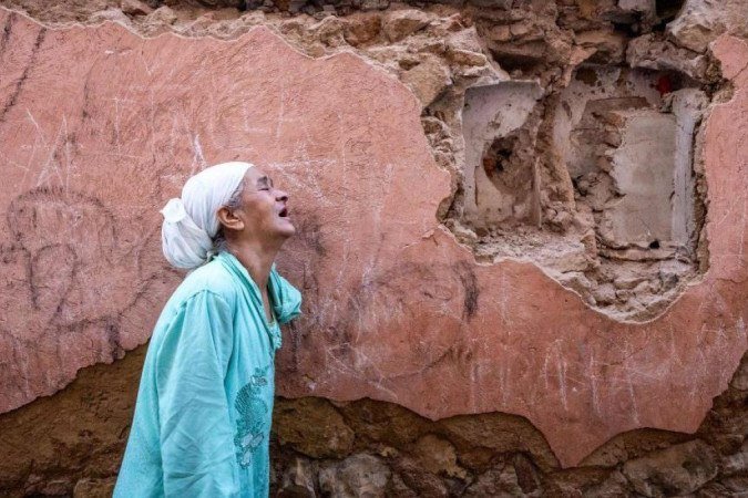 Mulher chora após terremoto na cidade velha de Marrakech - (crédito: Getty Images) Mulher chora após terremoto na cidade velha de Marrakech - (crédito: Getty Images)