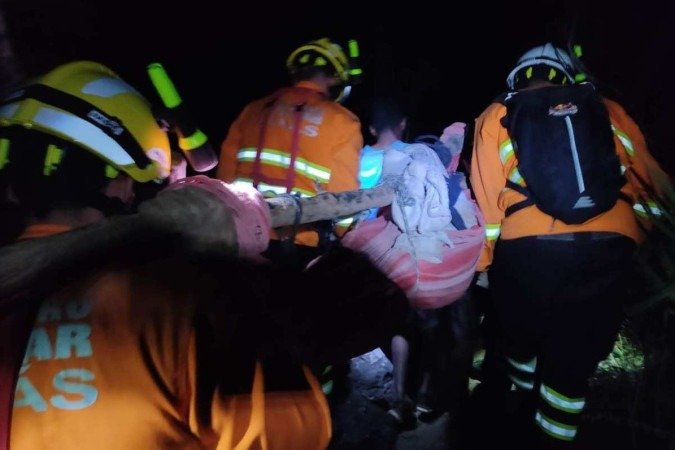 A vítima não conseguiu nadar e acabou afundando no poço - (crédito: Divulgação/CBMGO) A vítima não conseguiu nadar e acabou afundando no poço - (crédito: Divulgação/CBMGO)