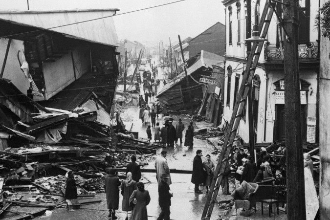 Destruição deixada por terremoto no Chile em 1960 - (crédito: Getty Images) Destruição deixada por terremoto no Chile em 1960 - (crédito: Getty Images)