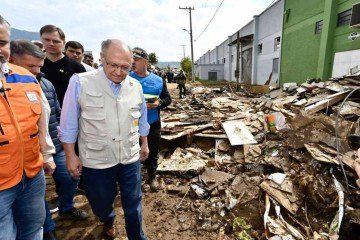 O vice-presidente Geraldo Alckmin visita as cidades gaúchas mais afetadas pela passagem do ciclone - (crédito: Cadu Gomes/PR) O vice-presidente Geraldo Alckmin visita as cidades gaúchas mais afetadas pela passagem do ciclone - (crédito: Cadu Gomes/PR)