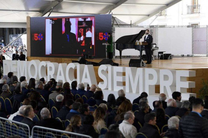 O presidente Boric discursa no Palácio de La Moneda: O presidente Boric discursa no Palácio de La Moneda: