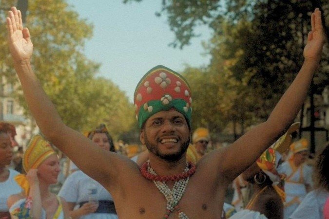 Bailarino Paulo Queiroz na culminância do Encontro Internacional de Maracatus.  