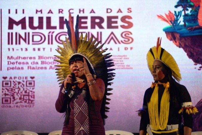 Célia Xakriabá (ao microfone) e Puyr Tembé: preservação dos biomas representa a defesa das nações nativas e, principalmente, de suas representantes - (crédito: Minervino Júnior/CB/D.A.Press) Célia Xakriabá (ao microfone) e Puyr Tembé: preservação dos biomas representa a defesa das nações nativas e, principalmente, de suas representantes - (crédito: Minervino Júnior/CB/D.A.Press)