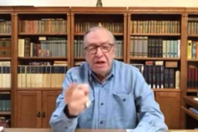Olavo de Carvalho voltou a ser tema na Câmara de BH em votação de veto da prefeitura - (crédito: YouTube/Reprodução) Olavo de Carvalho voltou a ser tema na Câmara de BH em votação de veto da prefeitura - (crédito: YouTube/Reprodução)