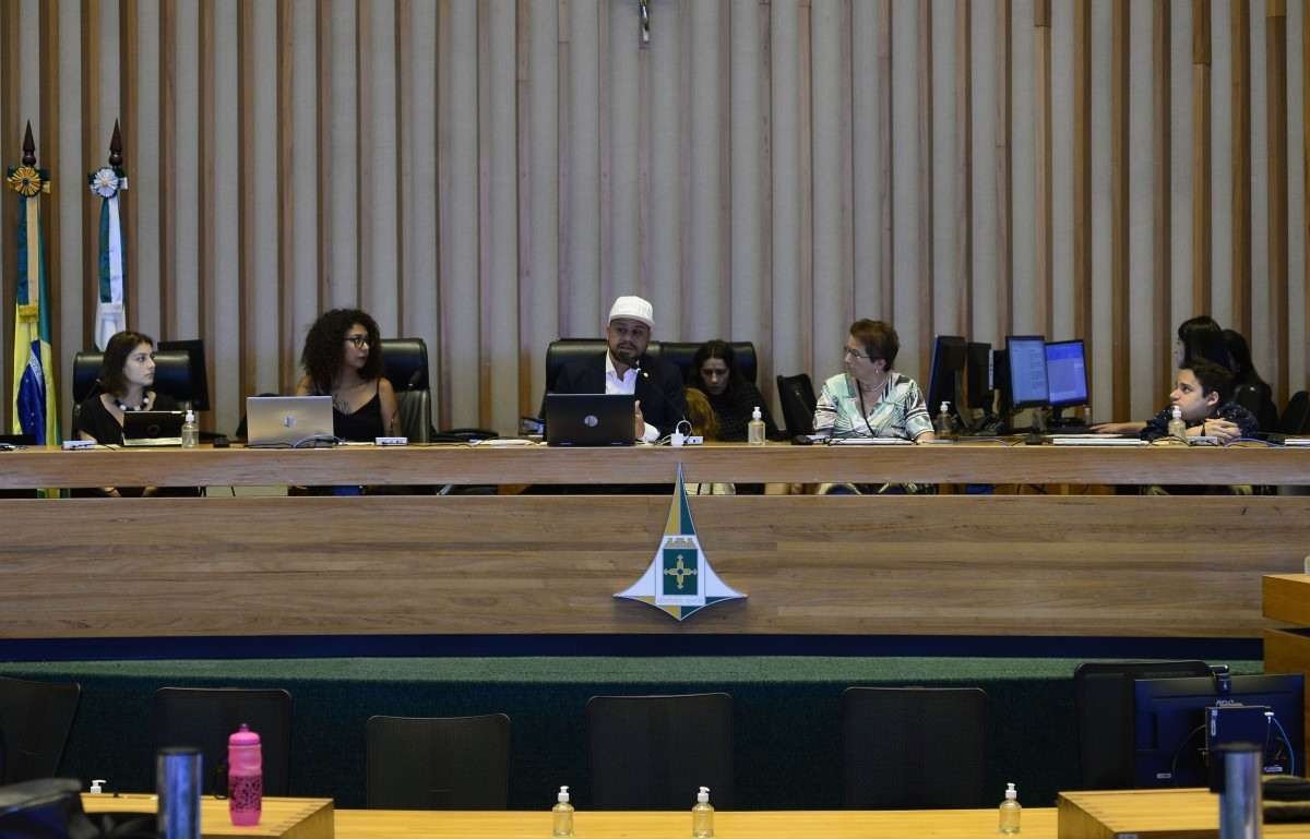  12/09/2023 Crédito: Marcelo Ferreira/CB/D.A Press. Brasil. Brasília - DF - Câmara Legistaltiva do Distrito Federal. Audiência pública sobre: Mobilidade ativa como forma de melhorar a mobilidade urbana, presidida pelo Deputado Distrital Max Maciel,  Ivis Pavão, mestre em ciências politicas da UnB, Sheila Maria, ativista do grupo Byke Anjos, Deputado Distrital Max Maciel, Maria Lucia Rego Veloso,  Rede Urbanidade, PROURB do Ministério Público do Distrito Federal e Territórios (MPDFT) e Perseu Reis de Oliveira, arquiteto, urbanista e ativista dos direitos das pessoas com deficiências.