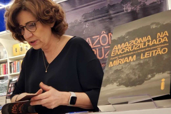 Miriam Leitão, no lançamento do livro Amazônia na encruzilhada: apesar do rápido avanço do desmatamento no governo Bolsonaro, ela acredita que Miriam Leitão, no lançamento do livro Amazônia na encruzilhada: apesar do rápido avanço do desmatamento no governo Bolsonaro, ela acredita que