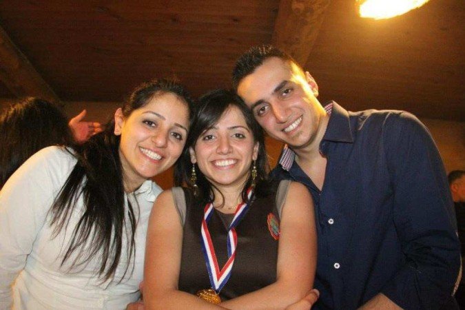 Maha Mamo (C) com os irmãos, Souad 
e Eddy Mamo