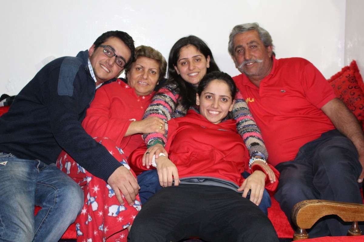 Maha Mamo com os irmãos e os pais