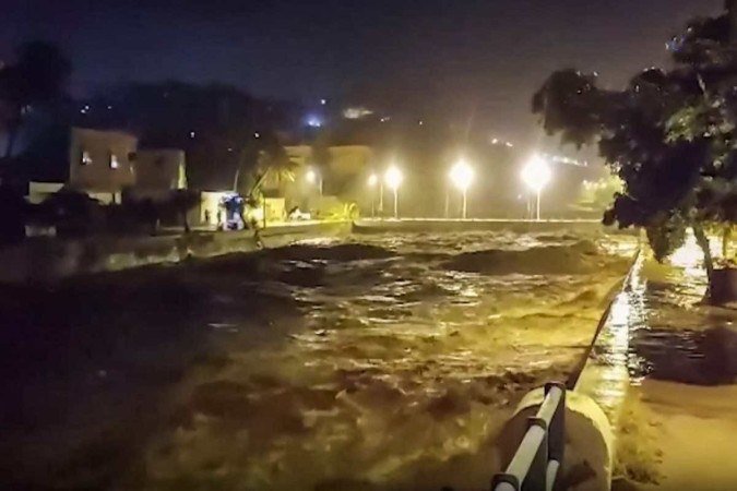Queda de represas agravou tragédia na Líbia; 10 mil estão desaparecidos - (crédito: Al-Masar TV / AFP) Queda de represas agravou tragédia na Líbia; 10 mil estão desaparecidos - (crédito: Al-Masar TV / AFP)