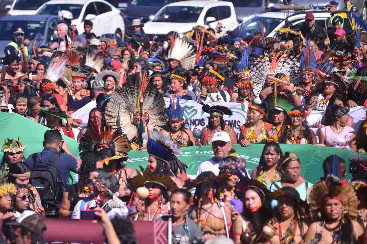 A 3ª Marcha das Mulheres Indígenas levantou pautas como a demarcação de territórios tradicionais, preservação da biodiversidade e proteção dos direitos dos povos originários -  (crédito: Ed Alves/CB/D.A Press)