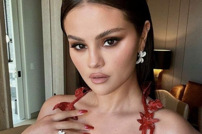 Selena Gomez rasga o verbo após se tornar meme por reações no VMA 2023 - (crédito: Reprodução/Instagram) Selena Gomez rasga o verbo após se tornar meme por reações no VMA 2023 - (crédito: Reprodução/Instagram)