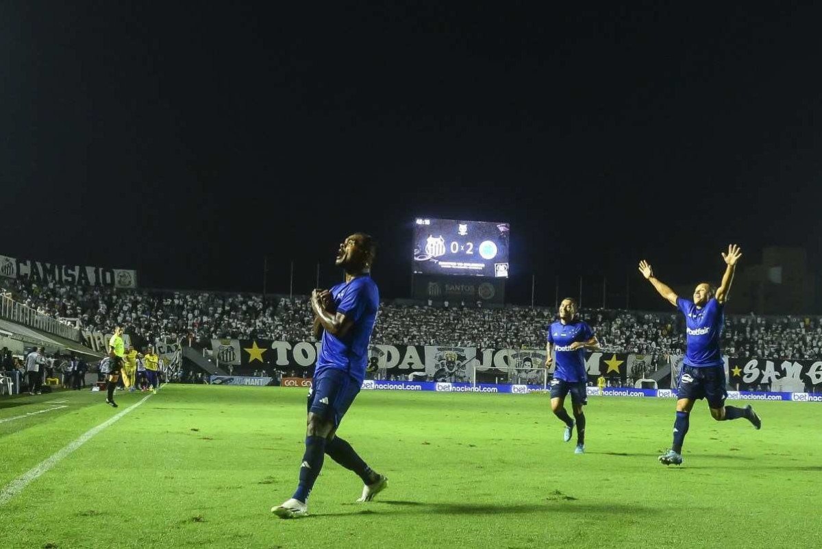 Cruzeiro vence o Santos na Vila e afunda ainda mais o rival no Z-4