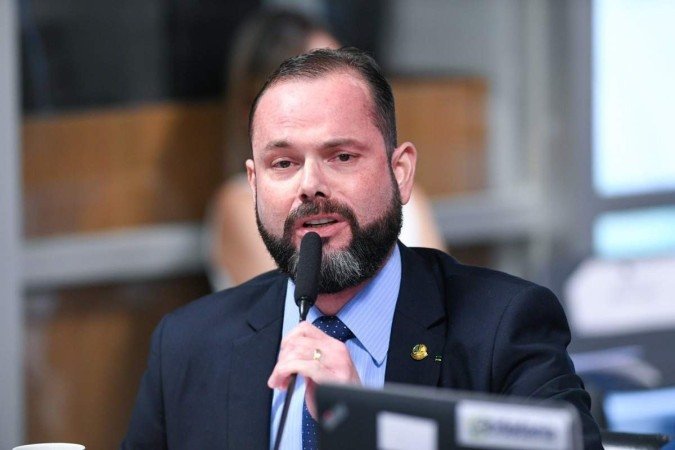 Seif, ex-secretário de Bolsonaro, critica Dutra e diz que ele serve 