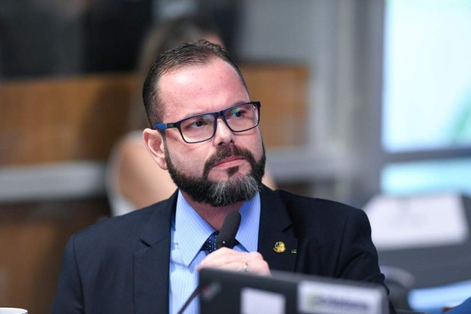 Comissão Parlamentar Mista de Inquérito dos Atos de 8 de Janeiro de 2023 (CPMI - 8 de Janeiro) ouve depoimento do general e ex-comandante do Comando Militar do Planalto. Em destaque, senador Jorge Seif (PL-SC).

     -  (crédito: Jefferson Rudy/Agência Senado)