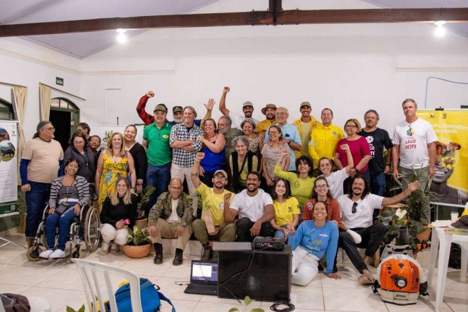 Nas atividades, moradores do Lago Oeste cuidam do meio ambiente -  (crédito: Samara Maciel/Divulgação)