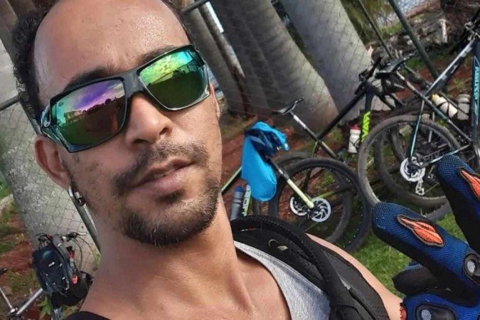 O homem que morreu após uma bala atingir o peito em um clube de tiros do DF é Diego dos Santos Ribeiro, 36 anos. O tatuador era afiliado do Clube Sniper, em Planaltina, e faleceu depois da bala ricochetear e atingi-lo - (crédito: Redes Sociais) O homem que morreu após uma bala atingir o peito em um clube de tiros do DF é Diego dos Santos Ribeiro, 36 anos. O tatuador era afiliado do Clube Sniper, em Planaltina, e faleceu depois da bala ricochetear e atingi-lo - (crédito: Redes Sociais)