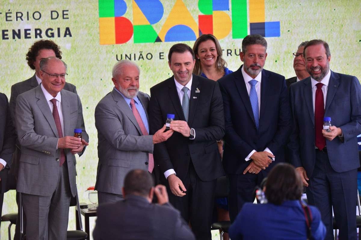 Lula envia proposta do Programa Combustível do Futuro ao Congresso