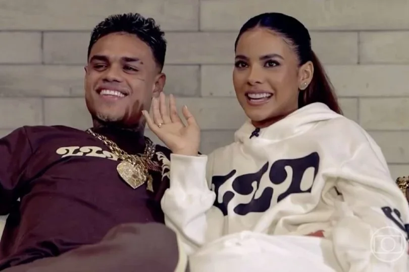 O romance entre o MC Cabelinho e a atriz Bella Campos tem dado o que falar nos últimos dias. O casal já foi responsável até por mudança de rumo em trama de ficção! -  (crédito: reprodução tv globo)