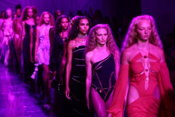 Semana de Moda de Londres começa com aposta em jovens estilistas - (crédito: HENRY NICHOLLS / AFP) Semana de Moda de Londres começa com aposta em jovens estilistas - (crédito: HENRY NICHOLLS / AFP)