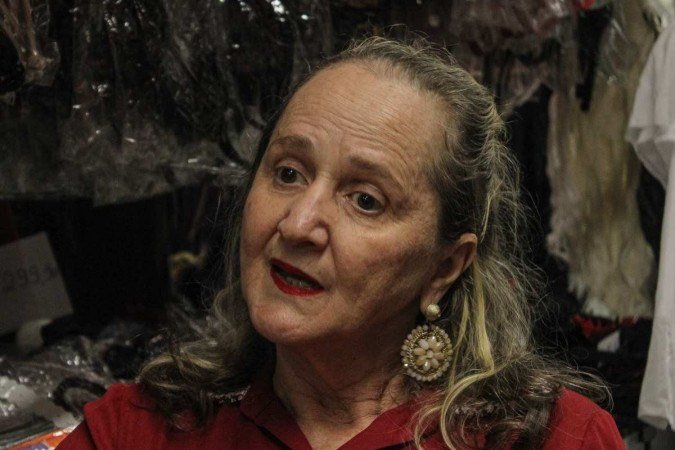  15/09/2023 Crédito: Kayo Magalhães/CB/D.A Press. Brasilia - DF. Cidades. Expectativa do comércio para o halloween. Na foto, Iolanda de Oliveira, 54, gerente da Casa e Festa. 