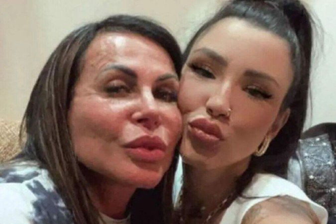 Gretchen faz nota avisando que Jenny Miranda não é sua filha ou "ex-filha" - (crédito: Reprodução/ Instagram Gretchen e Jenny) Gretchen faz nota avisando que Jenny Miranda não é sua filha ou "ex-filha" - (crédito: Reprodução/ Instagram Gretchen e Jenny)