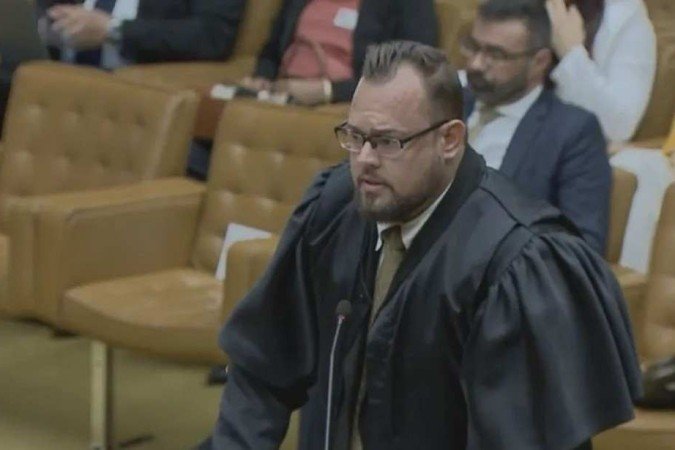 Advogado que trocou 'O Príncipe' por 'O Pequeno Príncipe' já foi condenado por bater na mãe - (crédito: Reprodução STF) Advogado que trocou 'O Príncipe' por 'O Pequeno Príncipe' já foi condenado por bater na mãe - (crédito: Reprodução STF)