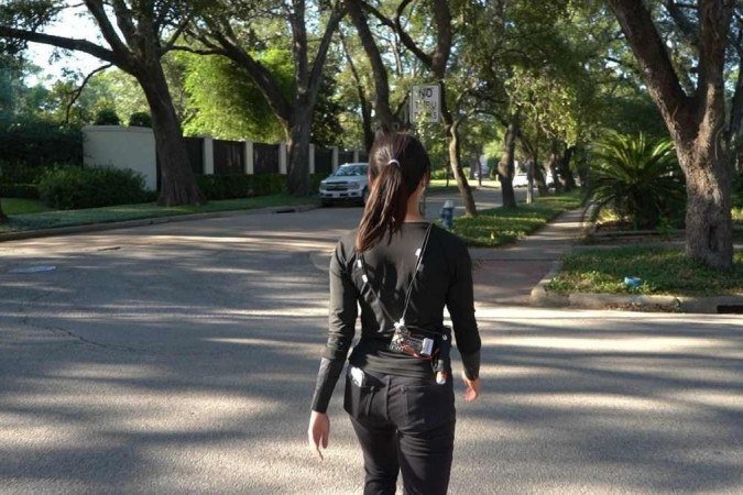 Tendo como base o GPS, a solução tecnológica funcionou em diferentes cenários: voluntária chegou a destinos desconhecidos andando e usando um patinete  