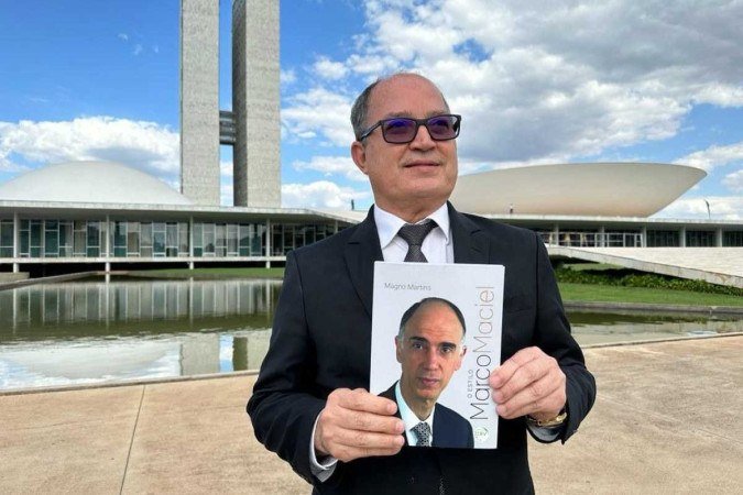 Magno Martins lança a biografia sobre Marco Maciel dia 26, no Senado - (crédito: Divulgação) Magno Martins lança a biografia sobre Marco Maciel dia 26, no Senado - (crédito: Divulgação)