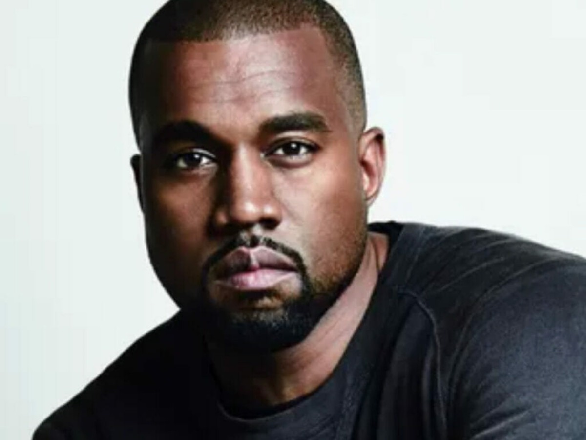 Kanye West processado por ofertar condição de trabalho perigosa e bizarra