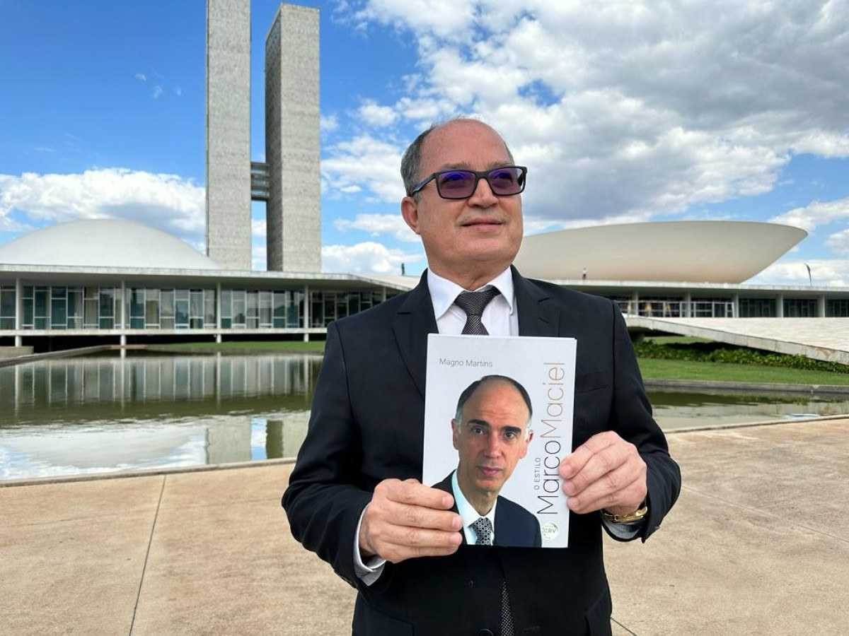 Livro relata a trajetória de Marco Maciel, 