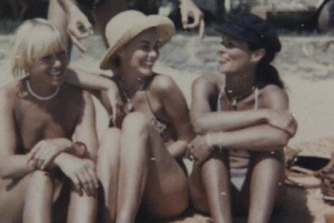A socialite mineira Angela Diniz, no centro, foi assassinada em 1976 - (crédito: Arquivo do processo) A socialite mineira Angela Diniz, no centro, foi assassinada em 1976 - (crédito: Arquivo do processo)