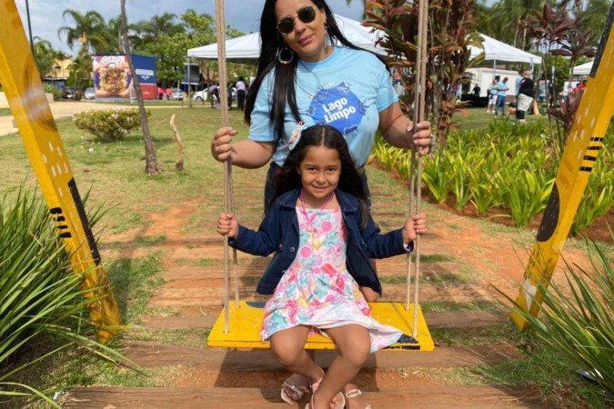 Fabiana e a filha Yasmin acompanharam a programação do evento com empolgação