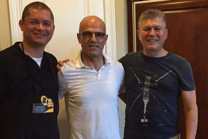 Os cirurgiões Lúcio Lucas e Horacio Asbun com Roland