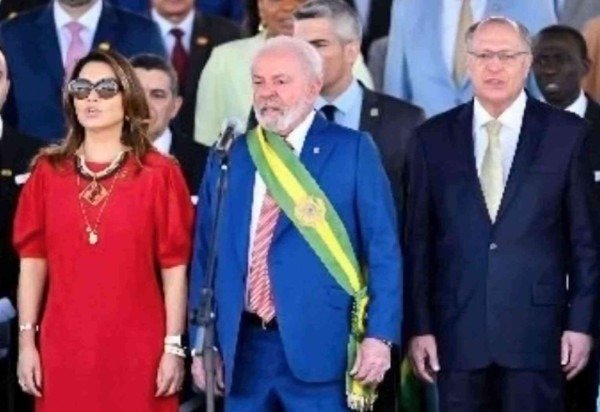 EM Política