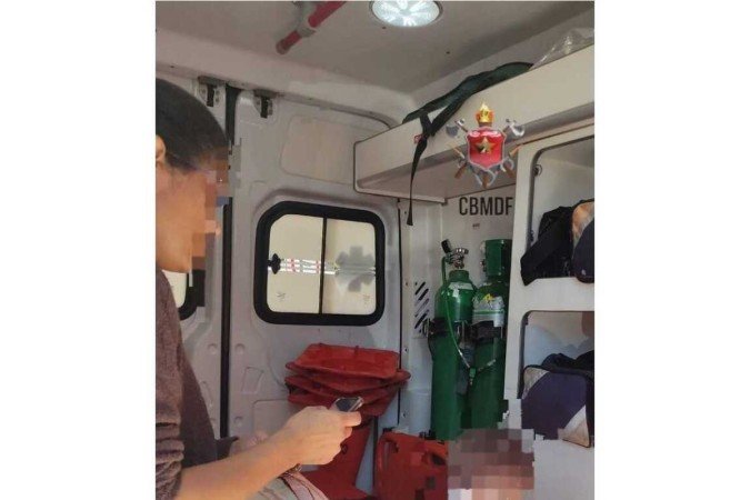 Após incêndio em apartamento do Guará 2, mãe acompanha filho ao Hran - (crédito: CBMDF/Divulgação) Após incêndio em apartamento do Guará 2, mãe acompanha filho ao Hran - (crédito: CBMDF/Divulgação)