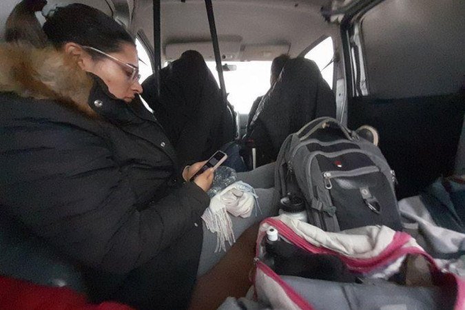 A professora usa vários métodos de transporte diferentes para chegar - (crédito: Arquivo Pessoal) A professora usa vários métodos de transporte diferentes para chegar - (crédito: Arquivo Pessoal)