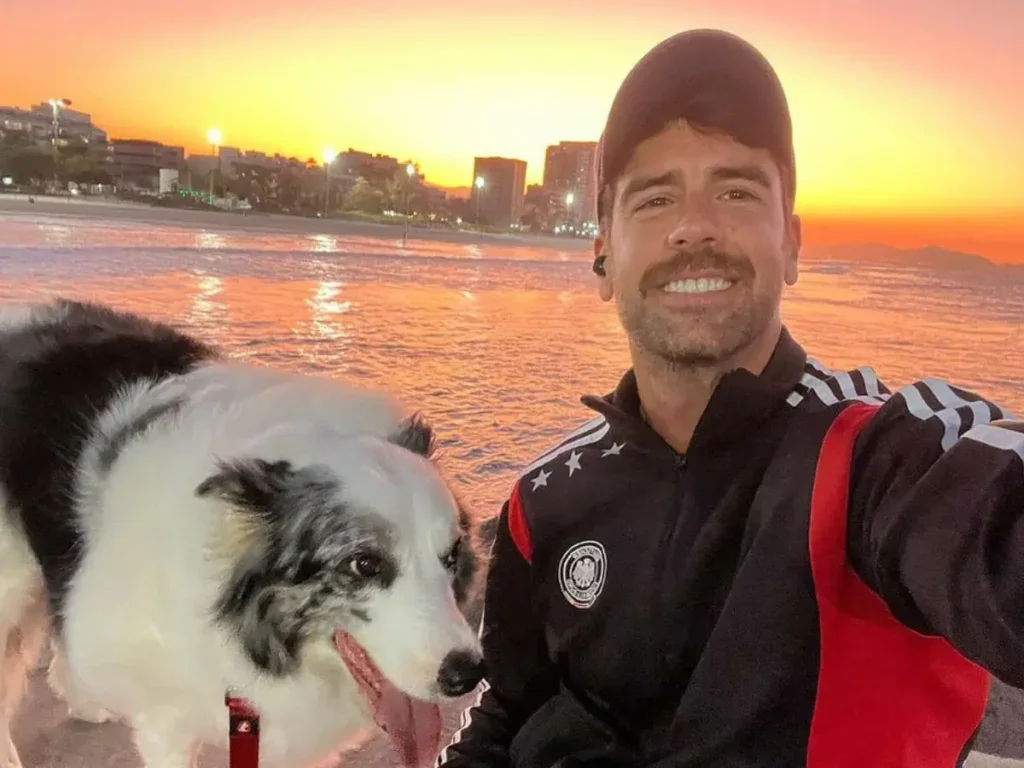 Marcos Pitombo exibe peitoral musculoso ao posar sem camisa - (crédito: Reprodução/Instagram @marcospitombo) Marcos Pitombo exibe peitoral musculoso ao posar sem camisa - (crédito: Reprodução/Instagram @marcospitombo)