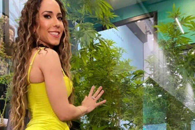 Mulher Melão visita feira sobre cannabis em São Paulo e faz alerta contra o preconceito: "Muda a vida de pessoas" - (crédito: Reprodução/ Instagram/ Renata Frisson) Mulher Melão visita feira sobre cannabis em São Paulo e faz alerta contra o preconceito: "Muda a vida de pessoas" - (crédito: Reprodução/ Instagram/ Renata Frisson)